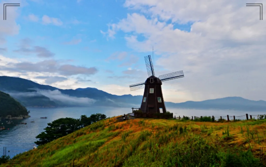 거제도 바람의 언덕 잔잔한 바다와 바람이 머무는 언덕 위 힐링 여행