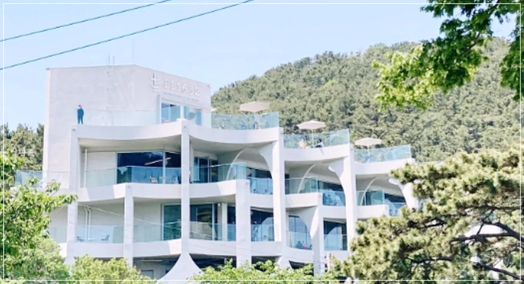 바다 위에 떠 있는 듯한 오션뷰 감성 카페, 부산 송도 카페 EL16.52